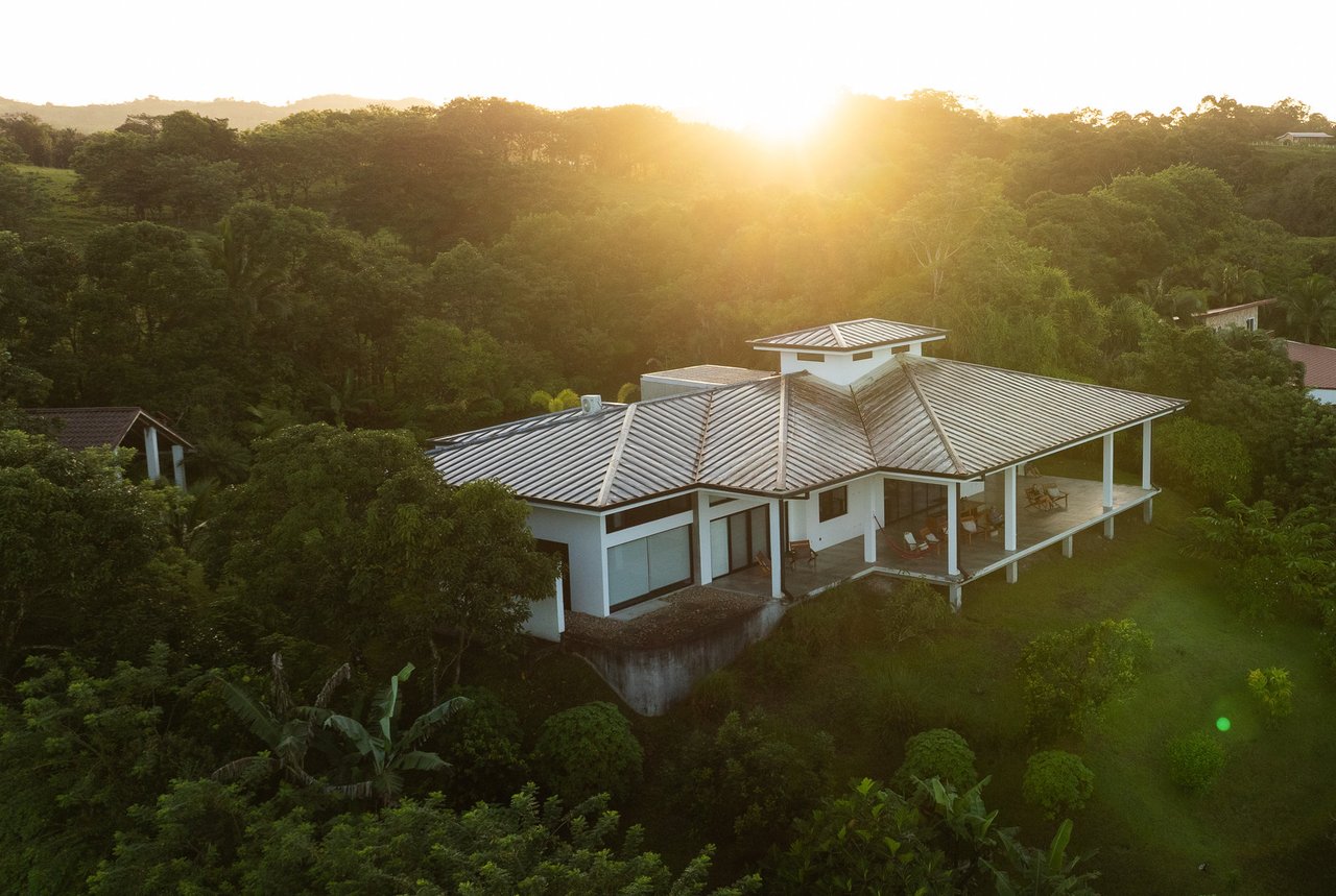 Contemporary Lake View Home, Lake Arenal, Alajuela