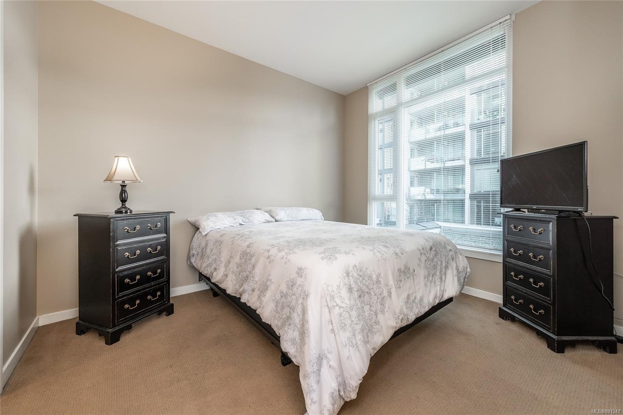 301-379 Tyee Rd