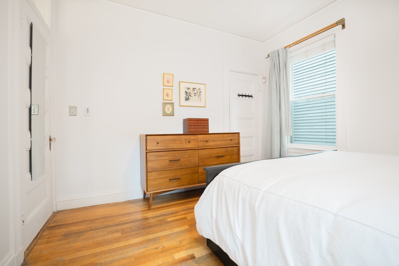27 Paul Gore St. Unit: 1