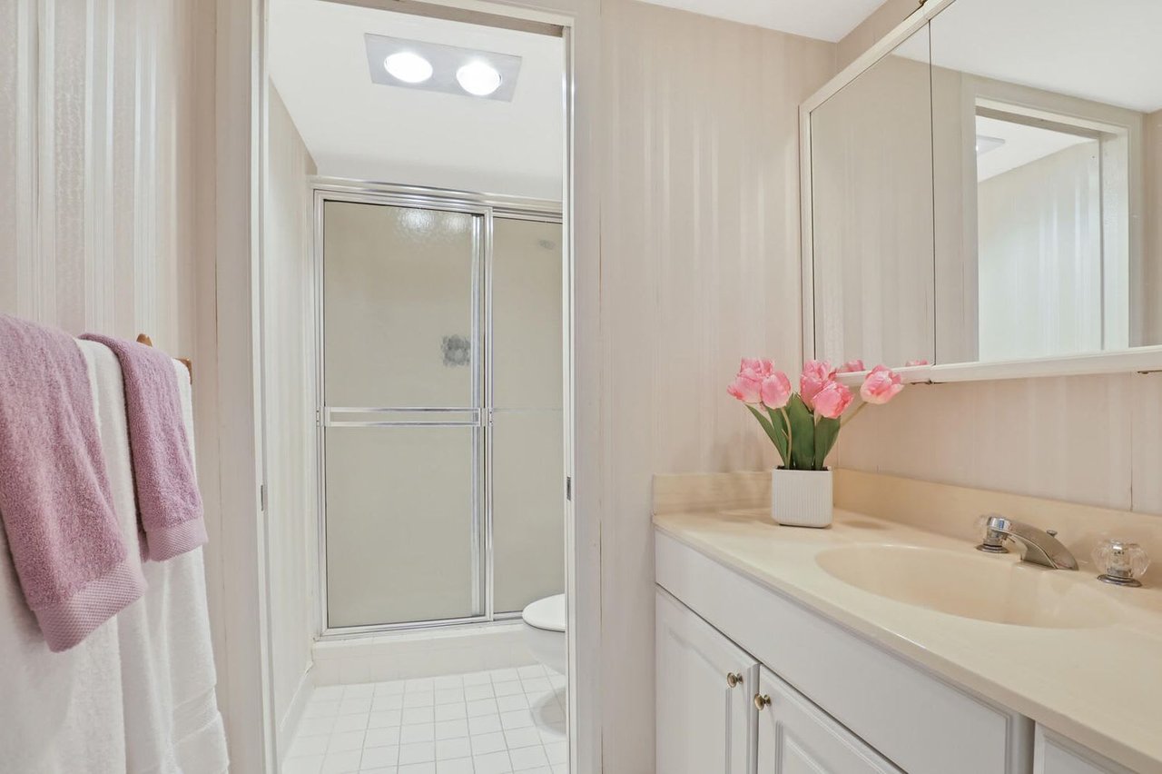 122 Lakeshore Drive #2320