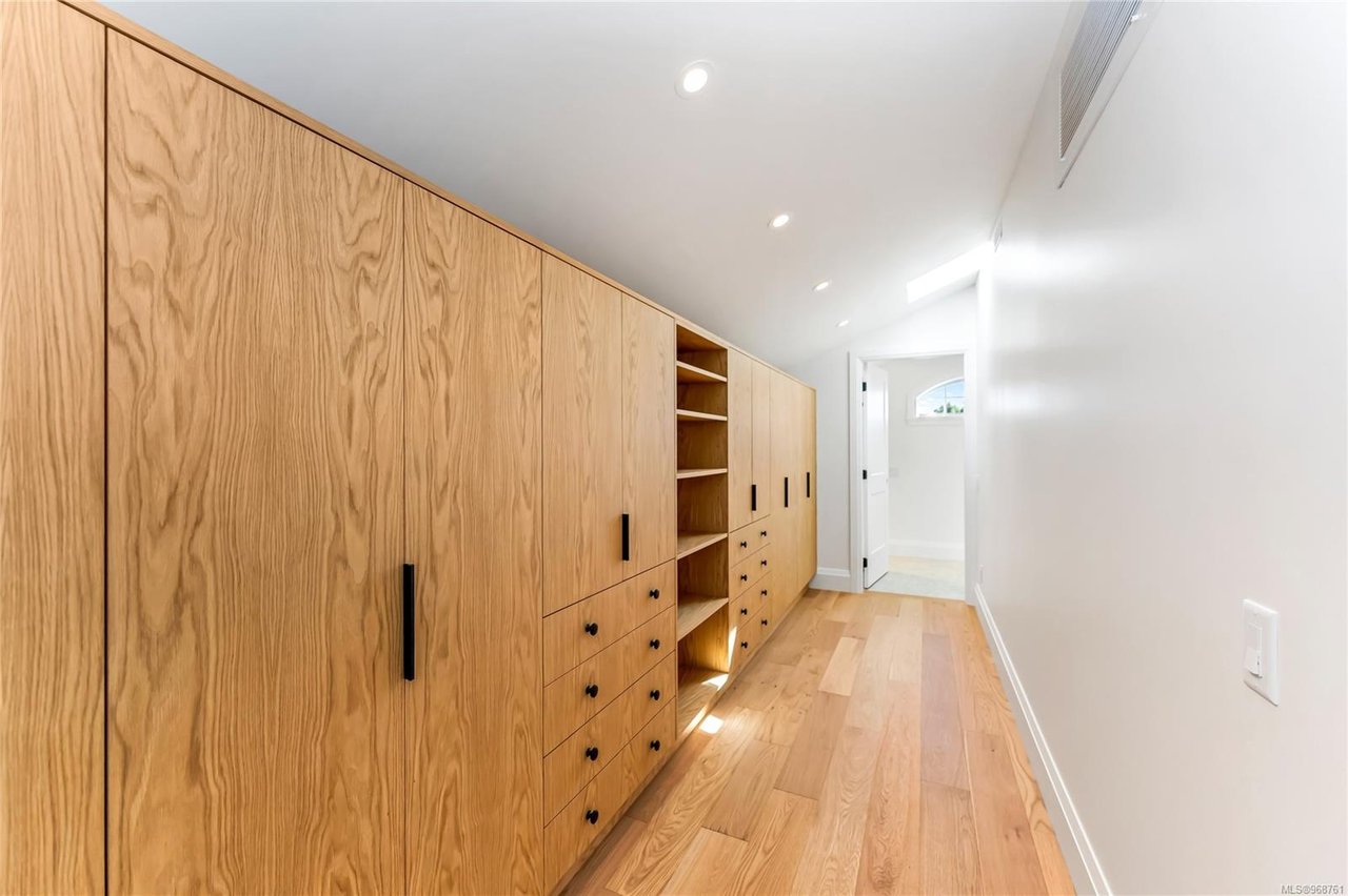 736 Falkland Rd, Oak Bay