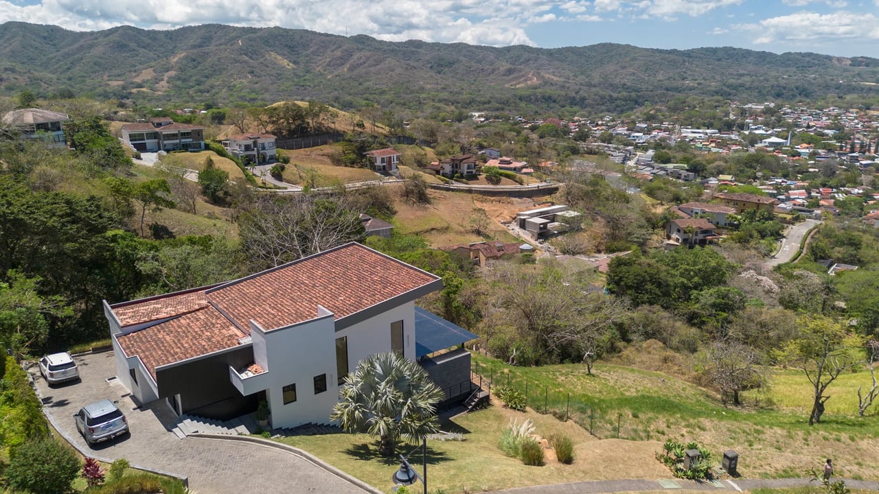 Modern Mountain View Home, Ciudad Colon, San Jose