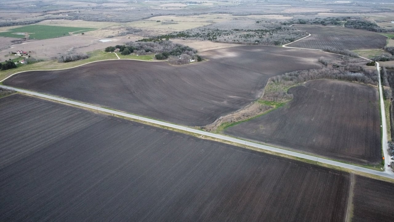 64 Acres on the Edge of a Hot Lockhart