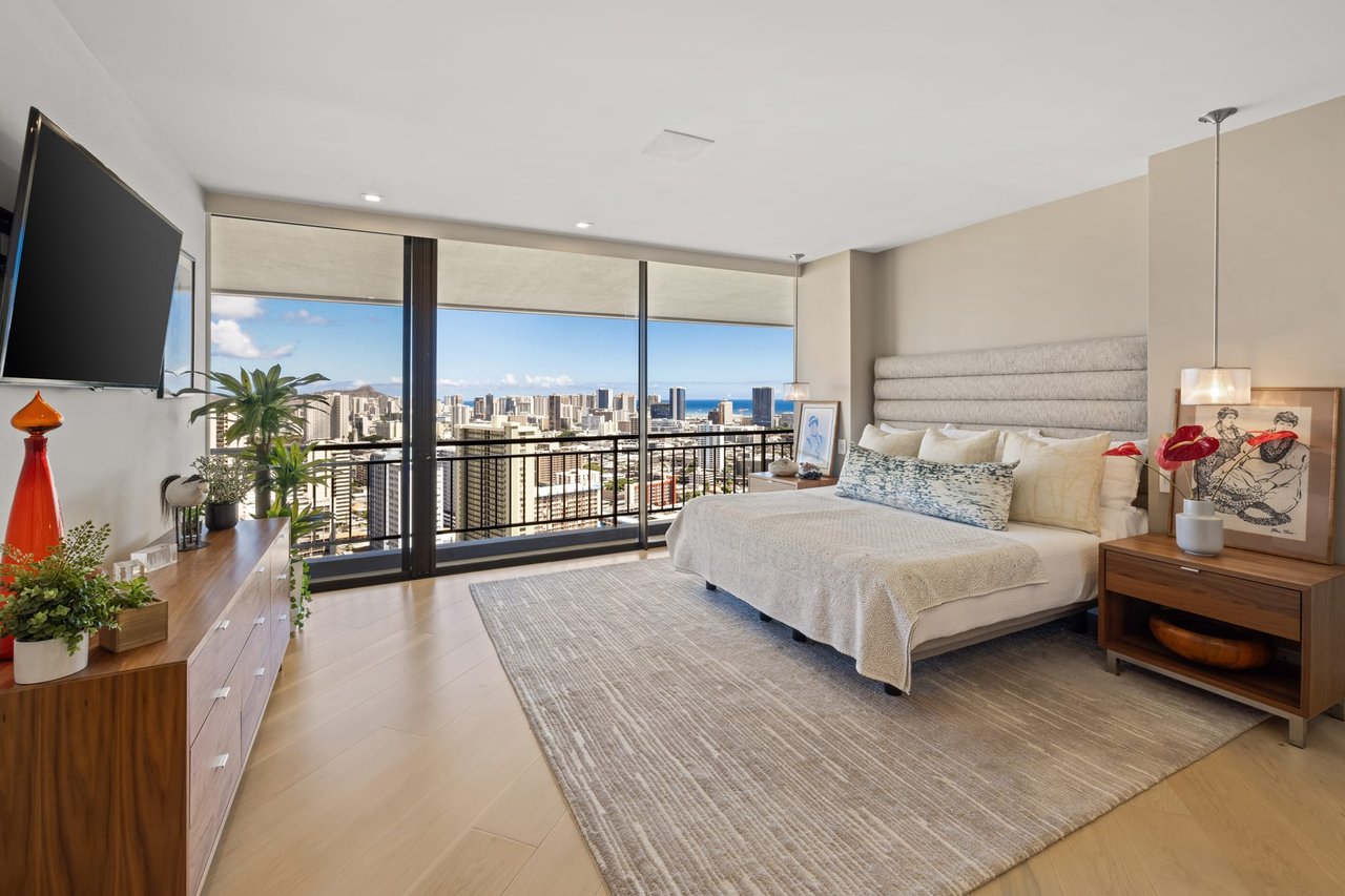 Stunning Views, Modern Finishes With True Midcentury Bones at 1010 Wilder Avenue