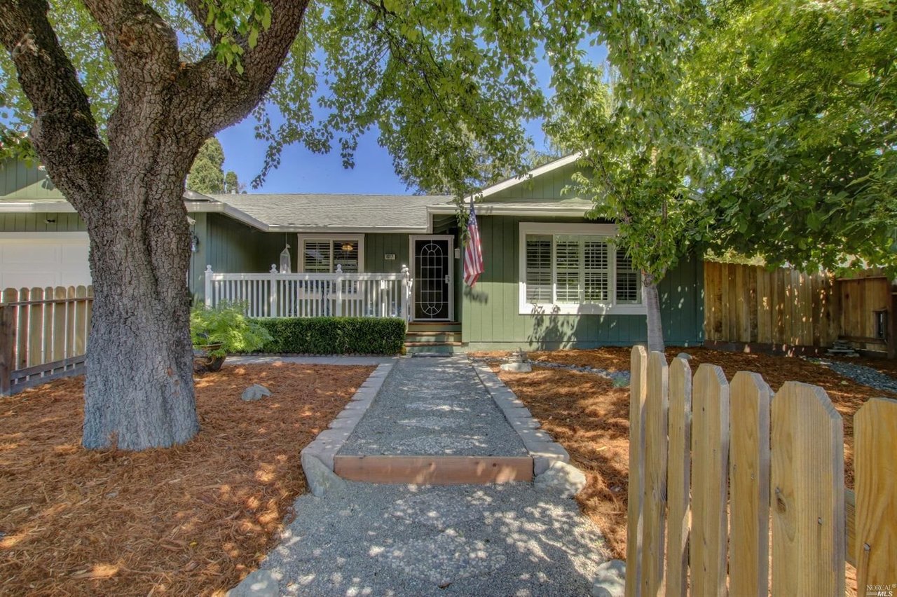 1617 Caulfield Ln