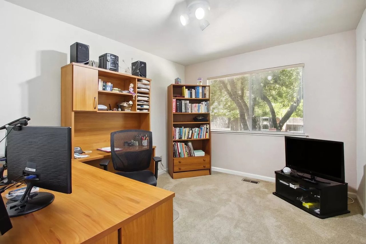 3861 Robie Lee Way