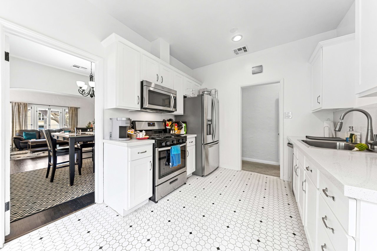 128 S Oakhurst Drive, Beverly Hills
