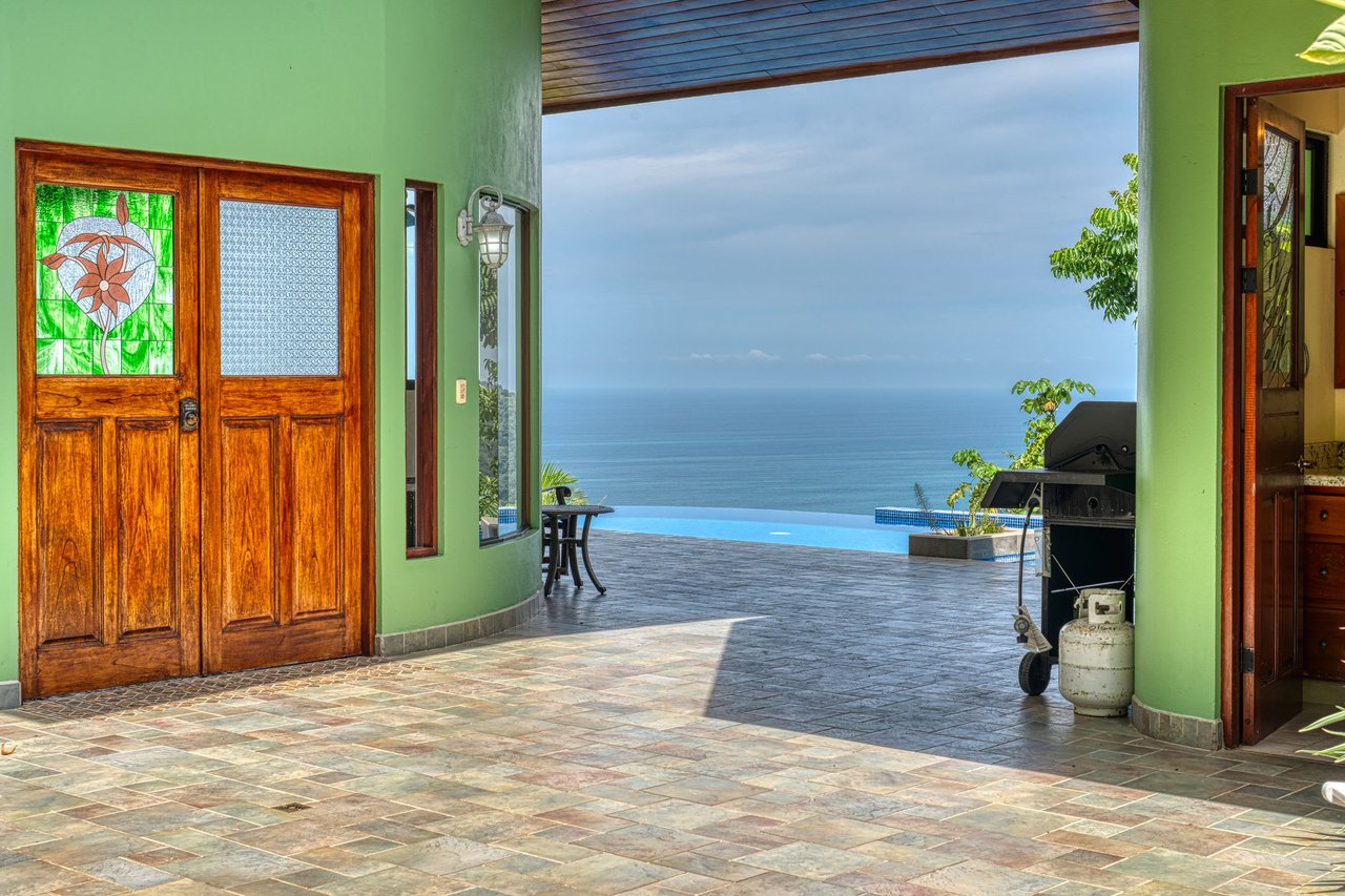 Best Views in Dominical – Home with Apartment and Infinity Pool