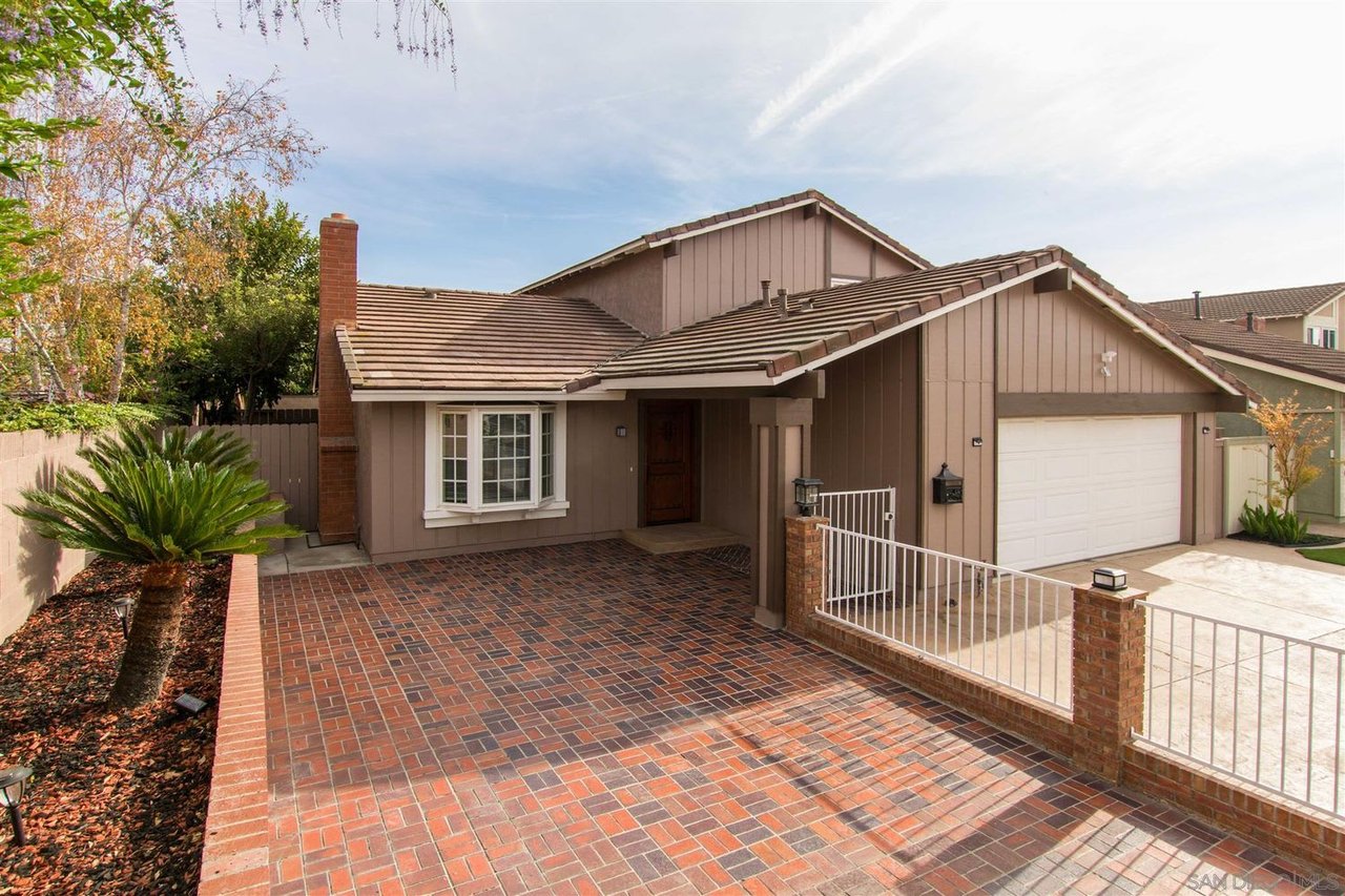 3871 Uris Ct