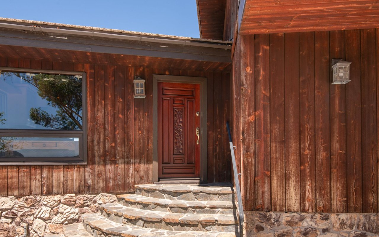 33007 Mulholland Hwy