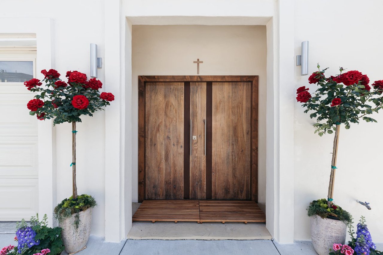 Stunning Modern View Home perched at the top of Glassell Park