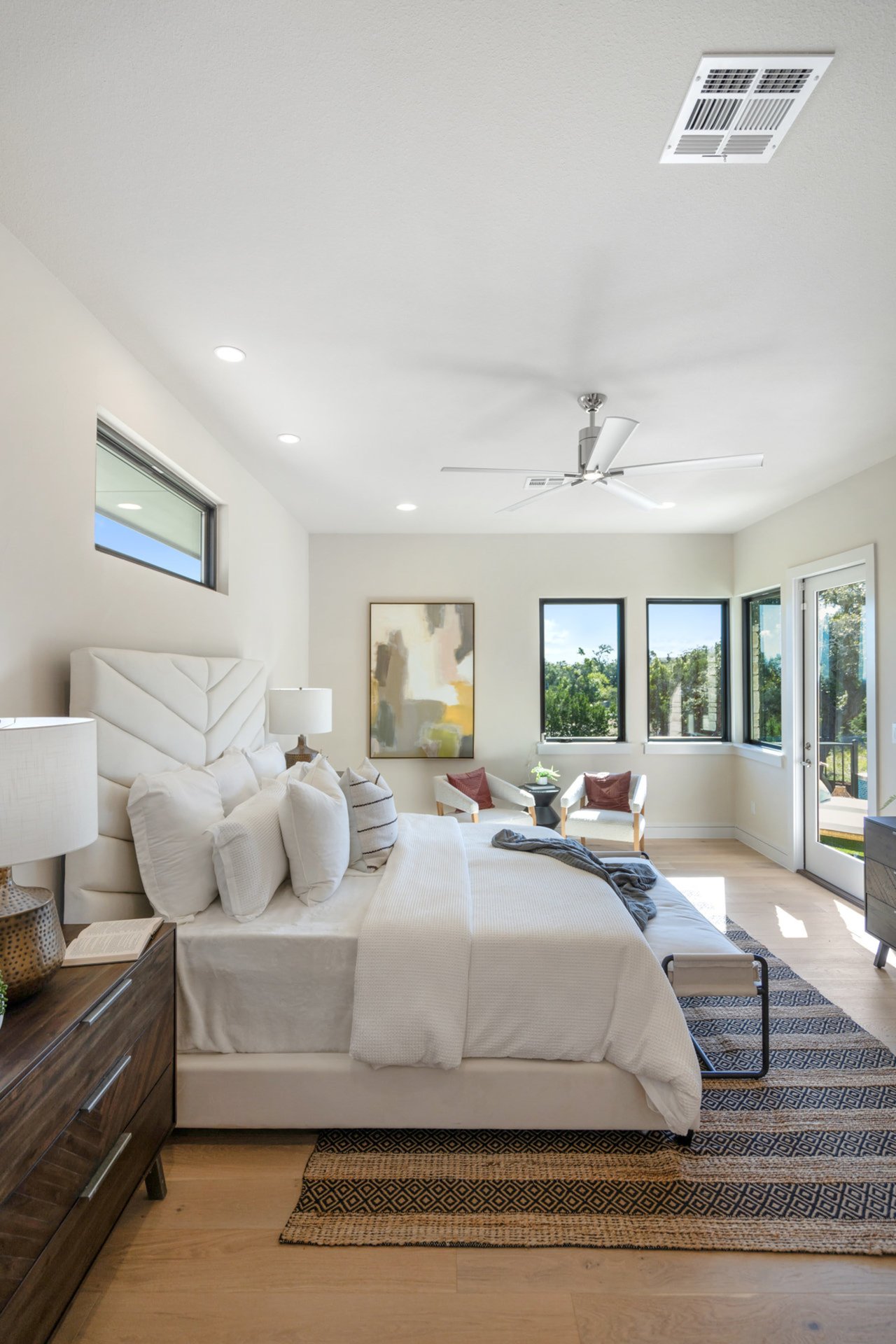 Bee Caves Single Story with Air Conditioned 2nd 2-Car Garage/ADU