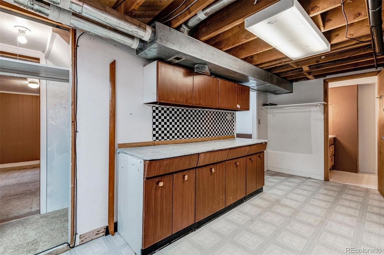 2745 S Zurich Ct