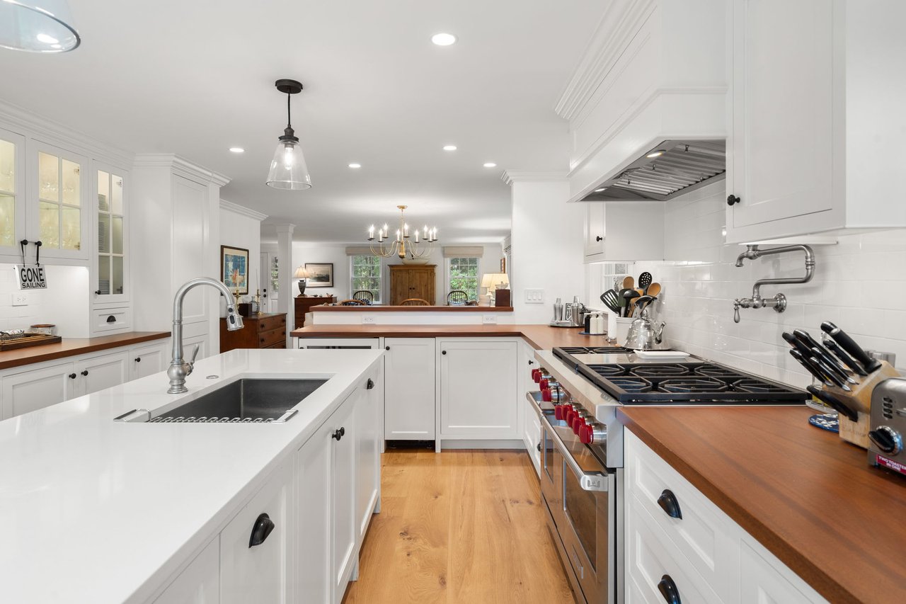 6 Oak Hollow Ln