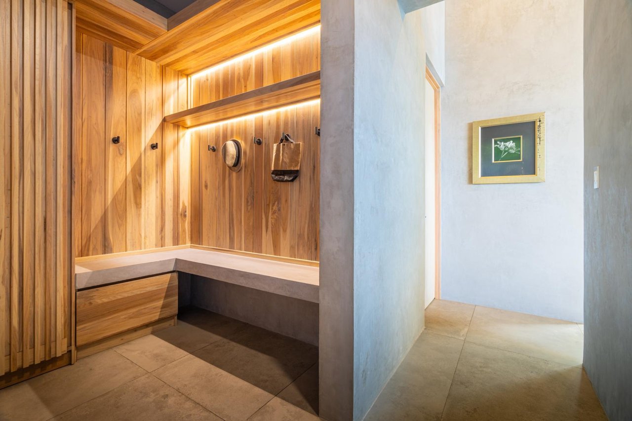 Solar Powered Ocean View Residence, Ojochal, Puntarenas