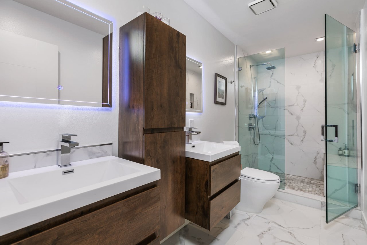 429 N Oakhurst Dr Unit: 201