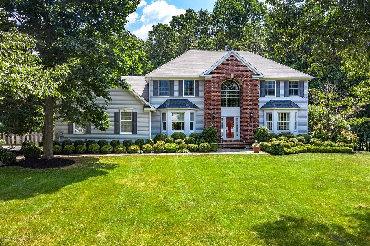 81 Sheffield Dr