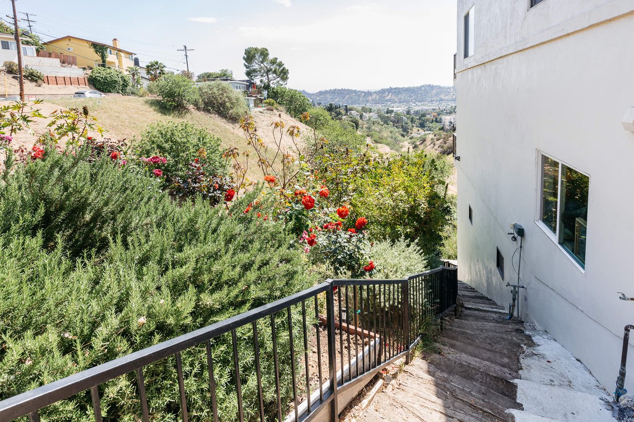 Stunning Modern View Home perched at the top of Glassell Park