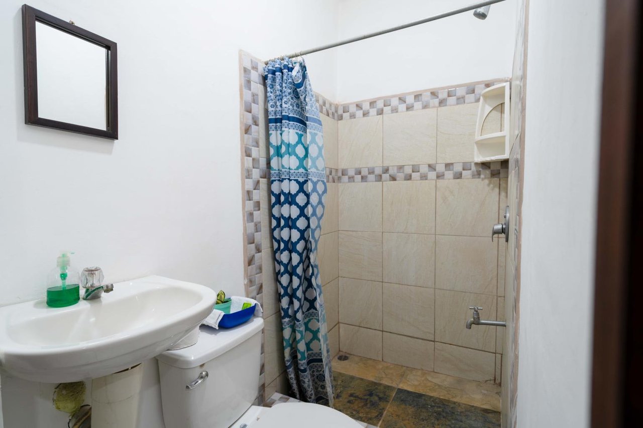 Downtown Quepos Central Hostel/Commercial Space
