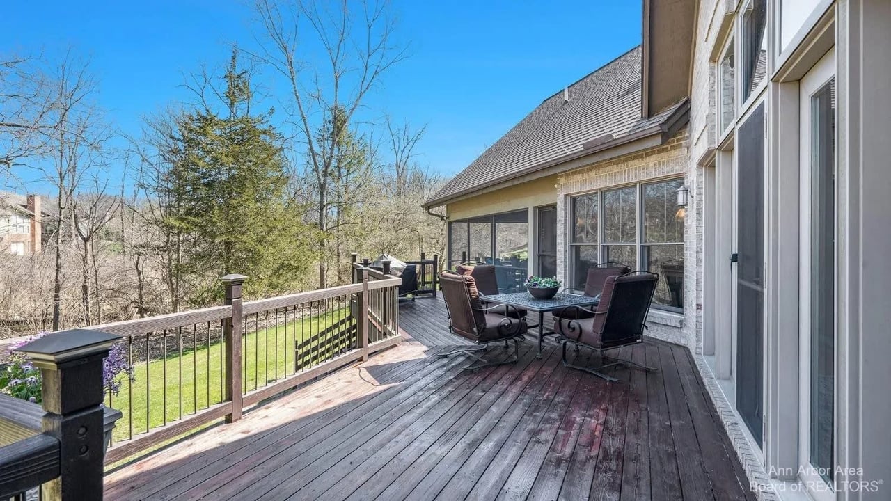 2566 Thornapple Drive, Ann Arbor, MI 48103