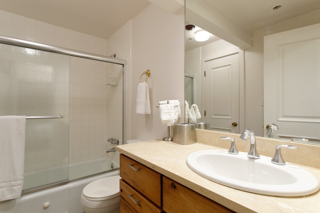 900 E Durant Street Unit: B-105