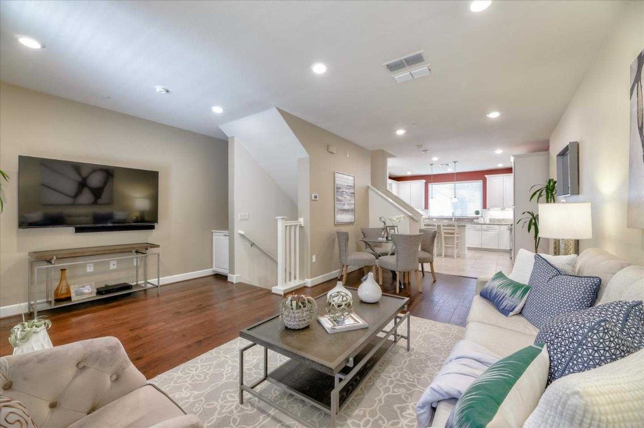 626 Willow Bend CT