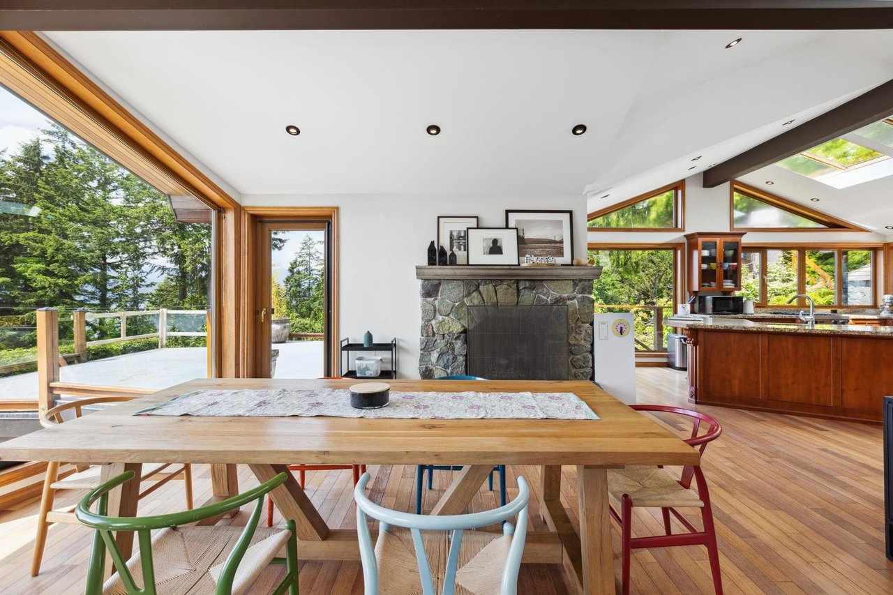 425 Mountain Dr