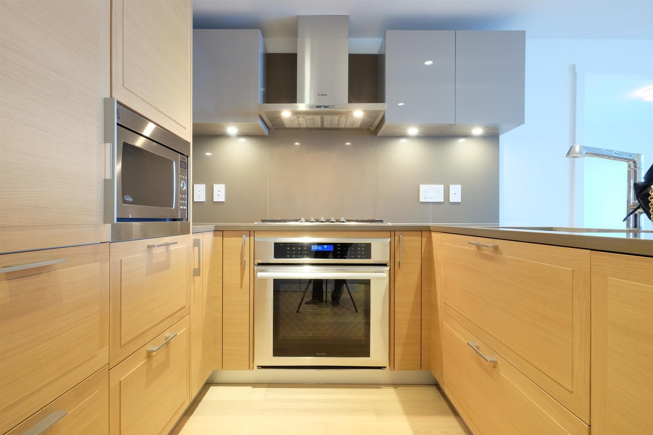 703-1561 W 57th Ave
