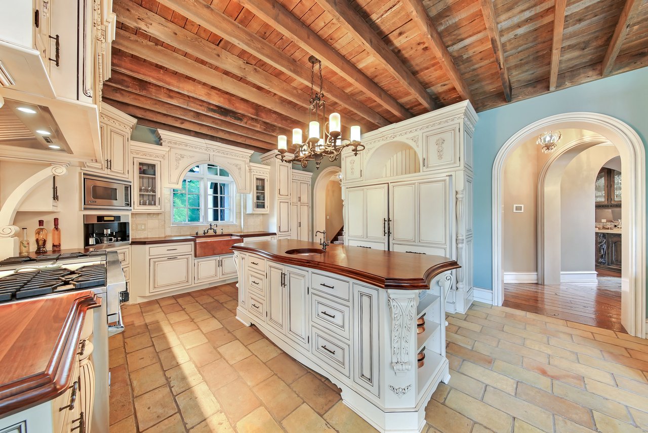 world class home in southeast hinsdale