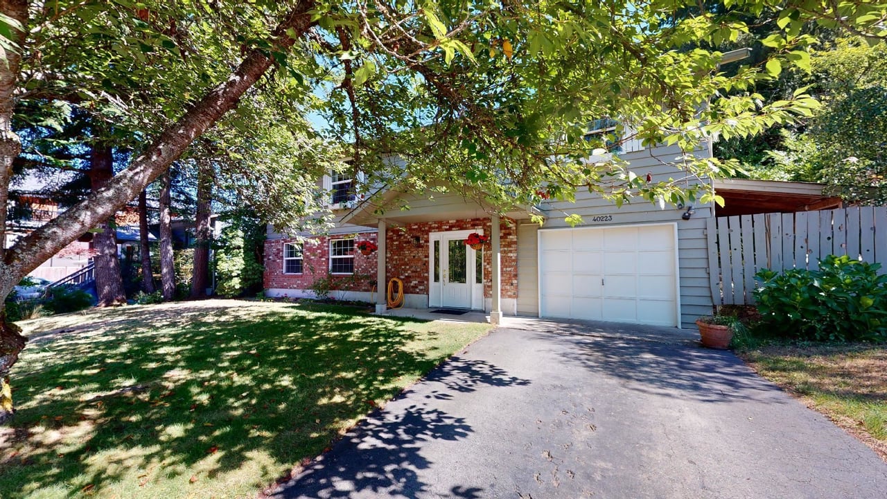 40223 Kintyre Dr