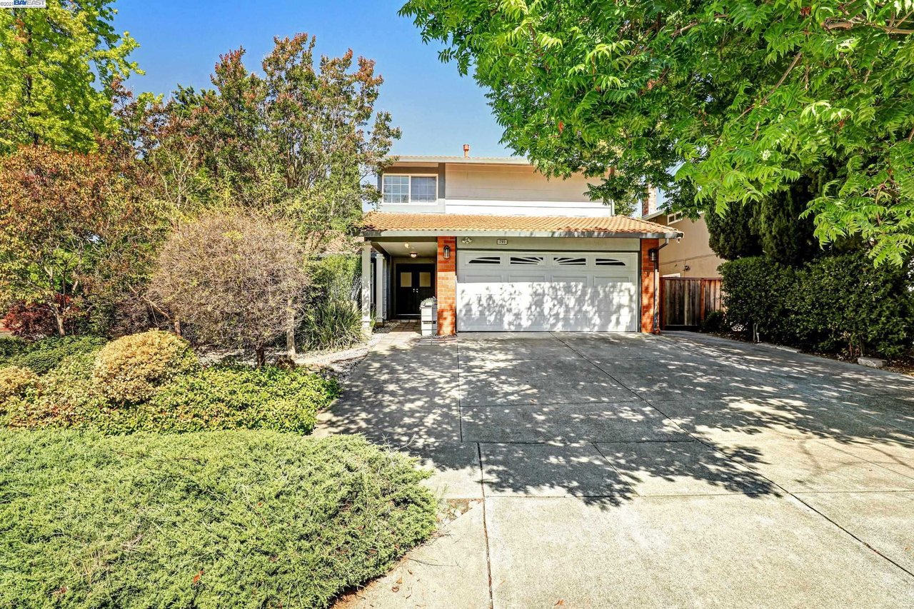 295 Mortimer Ave
