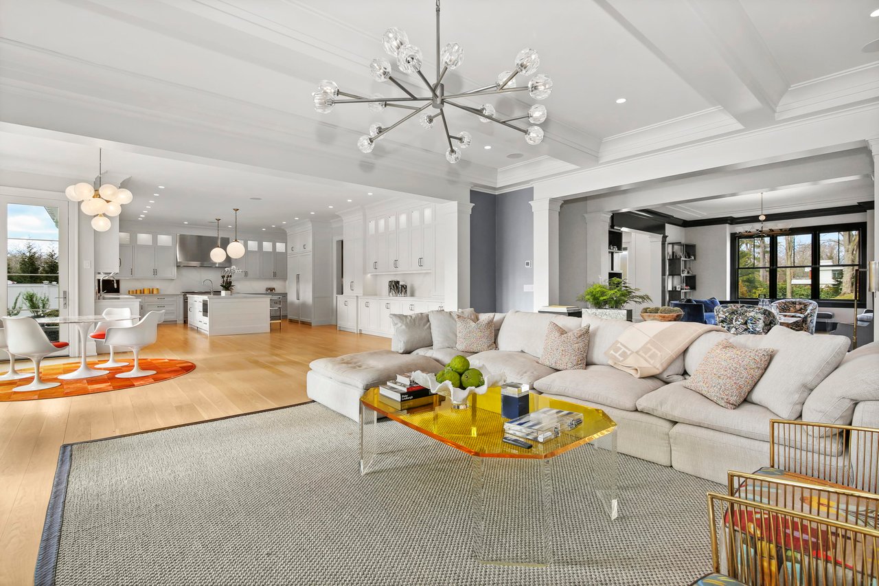 18 Mayflower Parkway