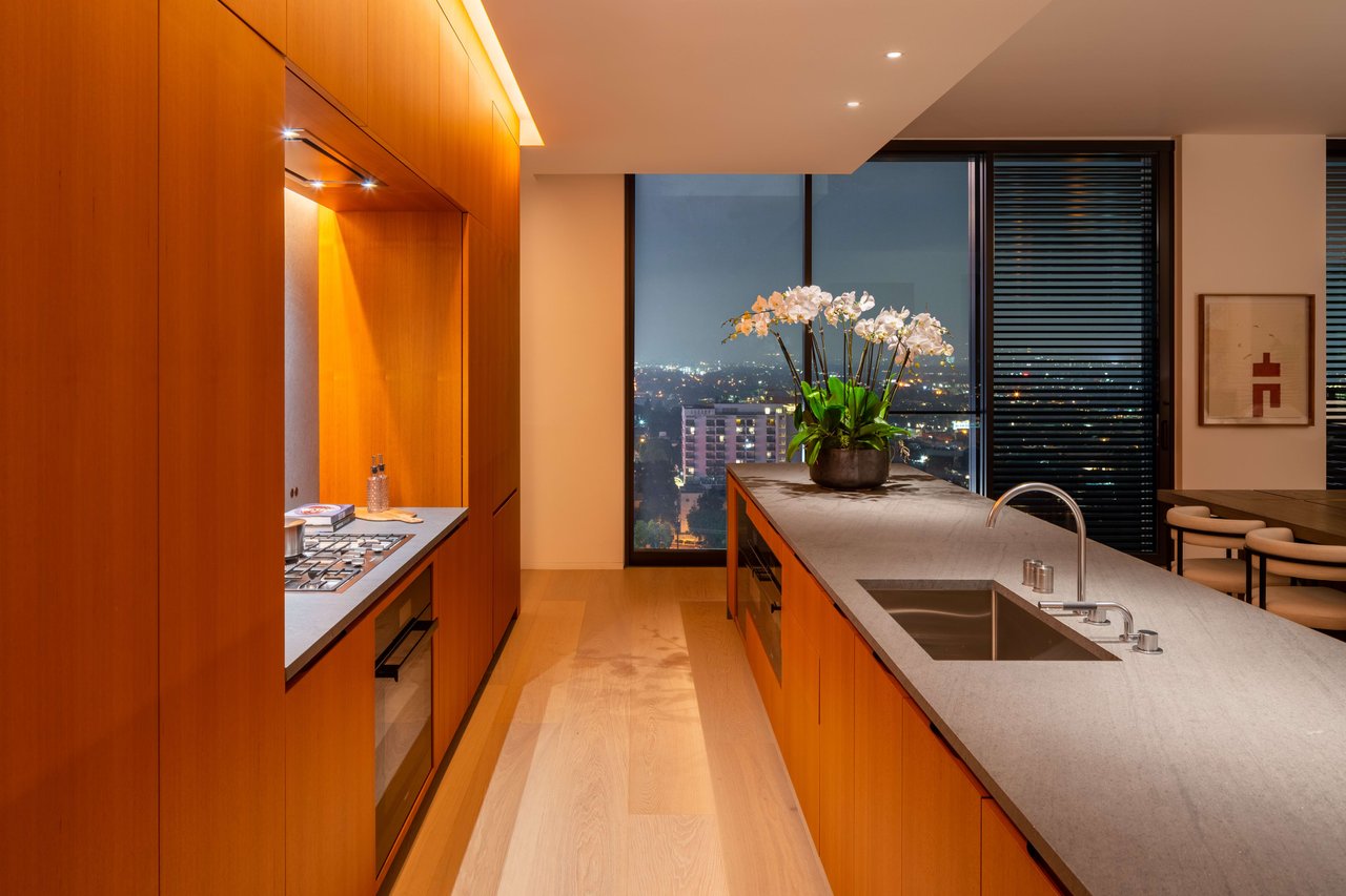 9040 W Sunset Blvd #1104