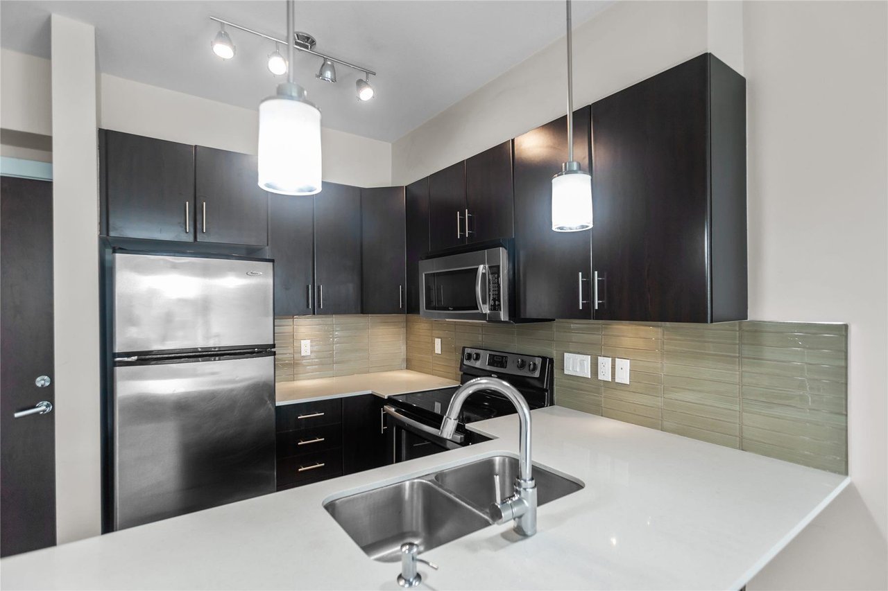 305-7777 Royal Oak Ave