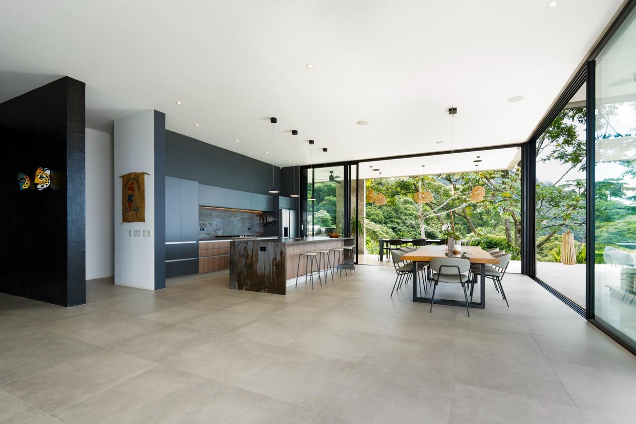Architectural Whale Tail Villa, Dominical, Puntarenas