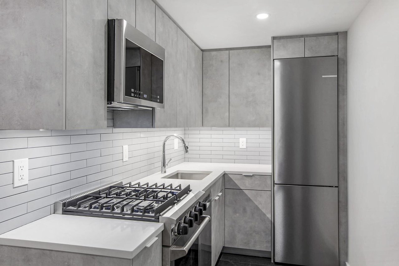 3 Hanover Square, Apt 2B