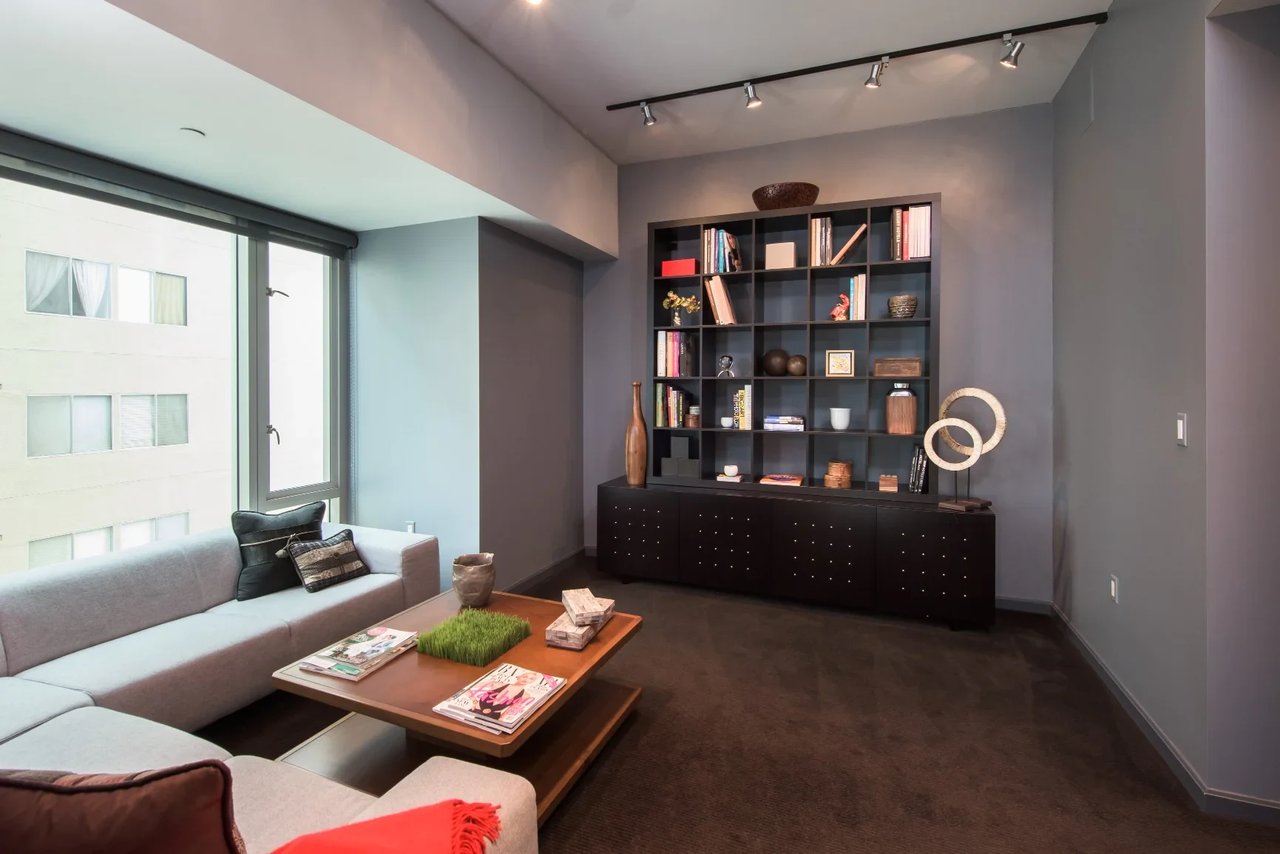 10727 Wilshire, 901