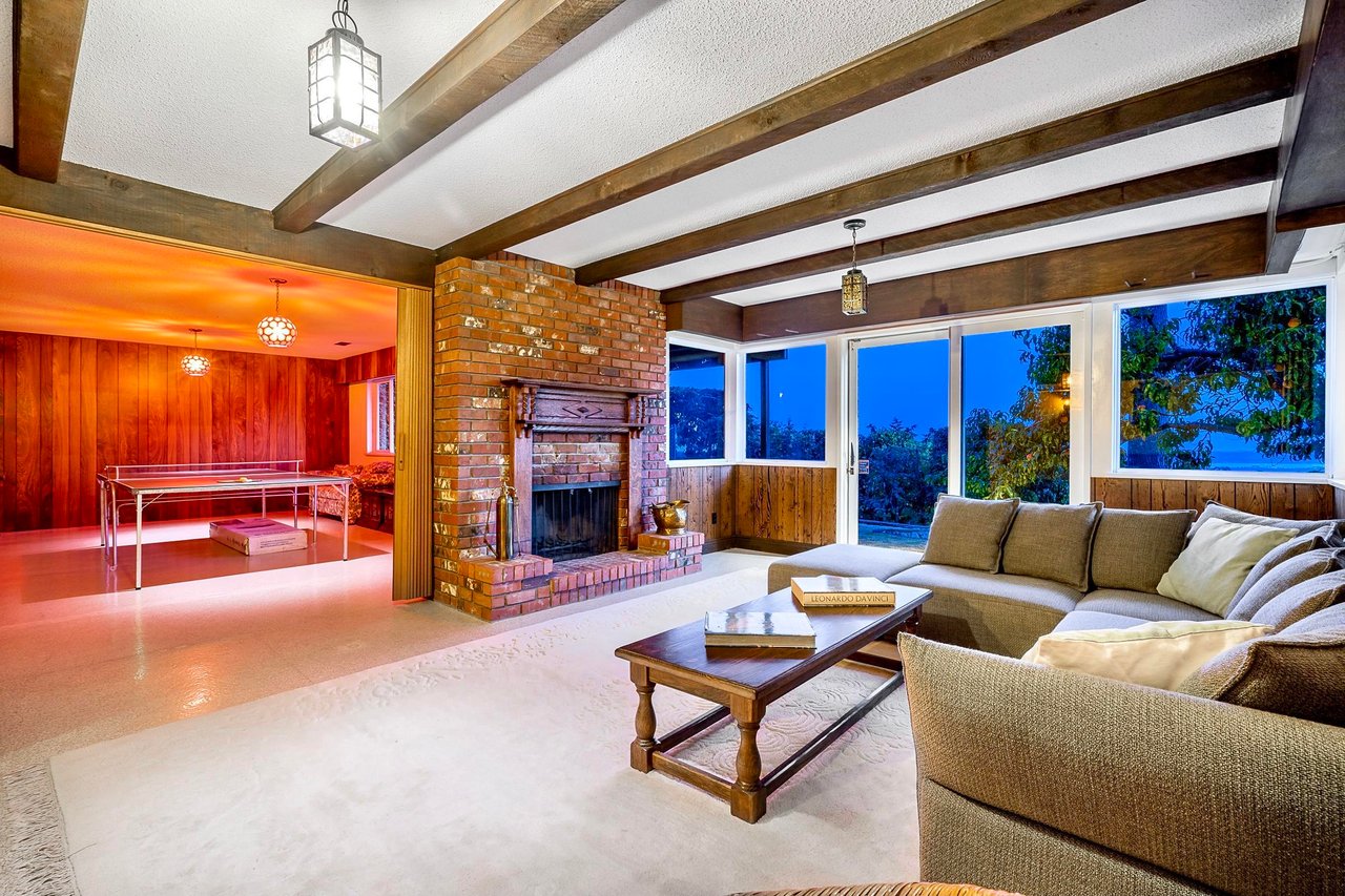 209 Rondoval Cres