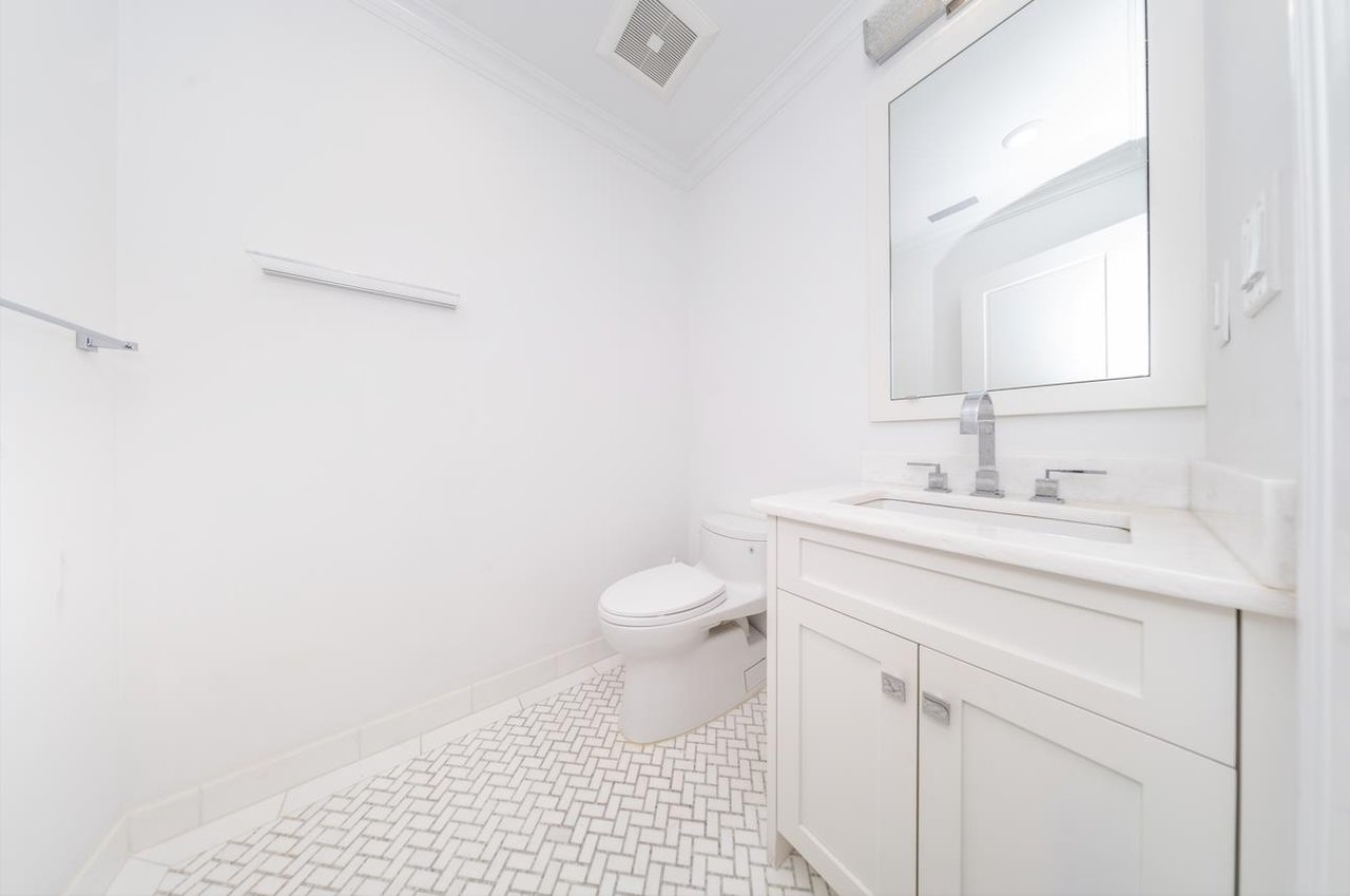 184 East 64th Street, Apt PH-B