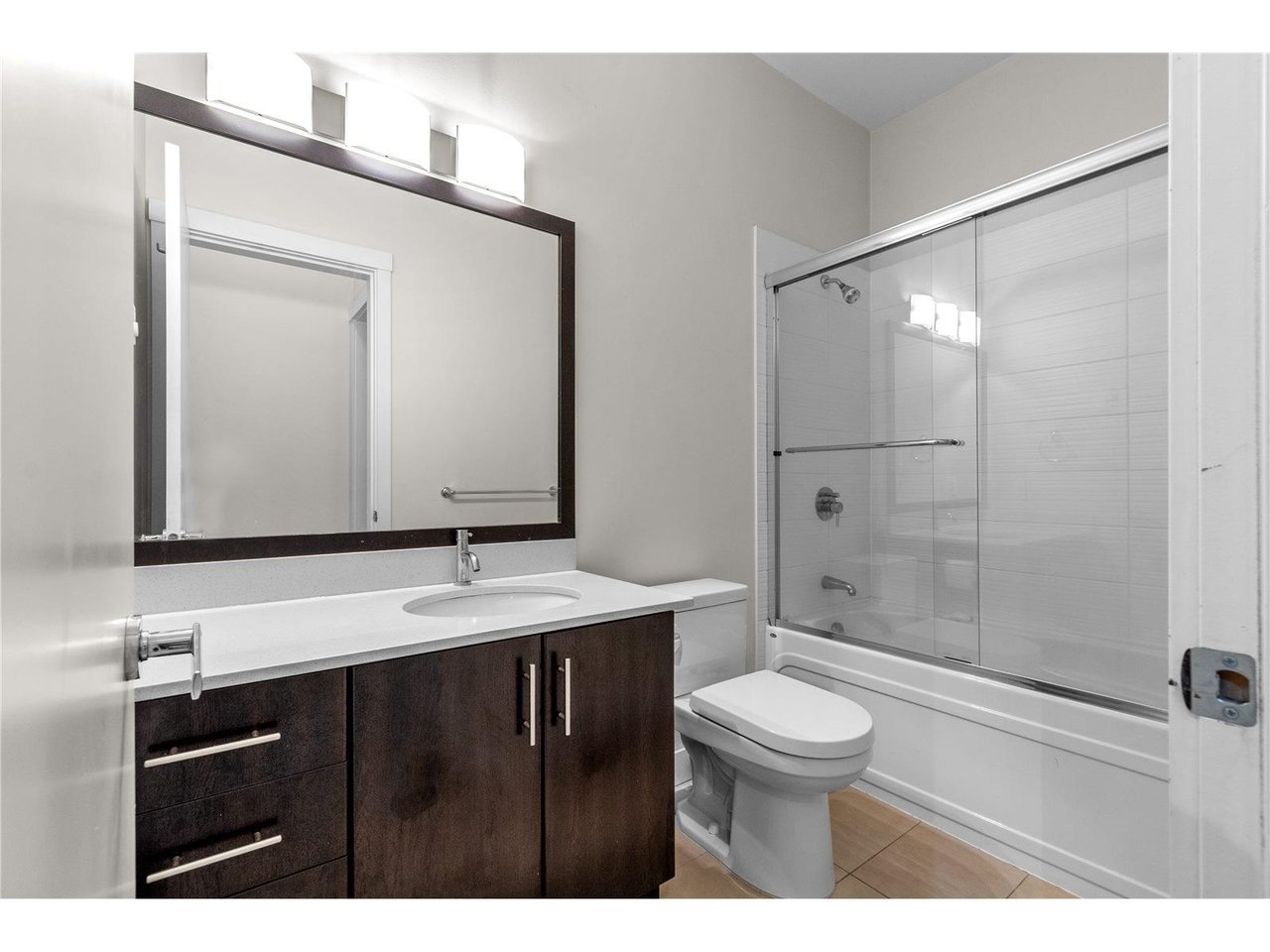 117-7777 Royal Oak Ave