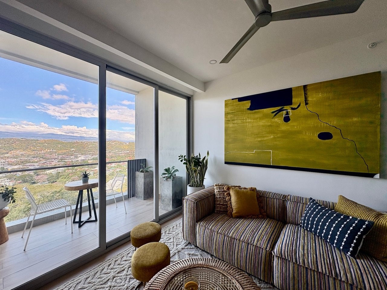 Contemporary Mountain View Condo, Santa Ana, San Jose
