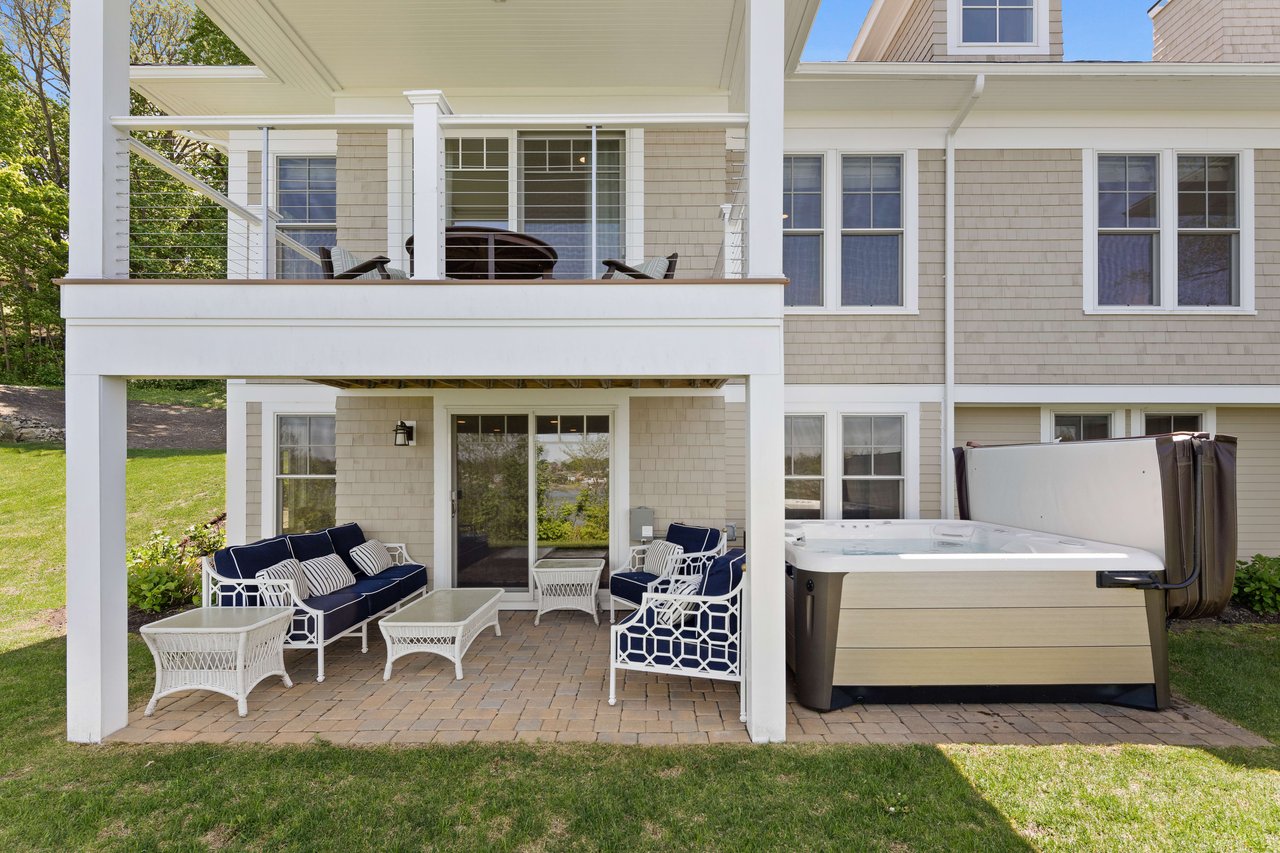 84 Robert Road, Marblehead