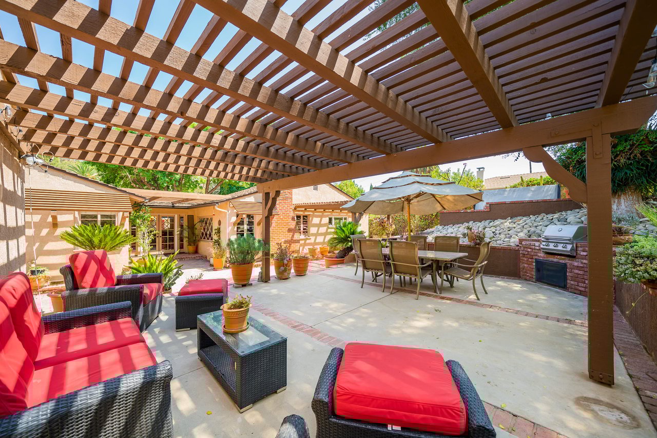 A Lil Bit O' Country in Shadow Hills * SOLD at full price