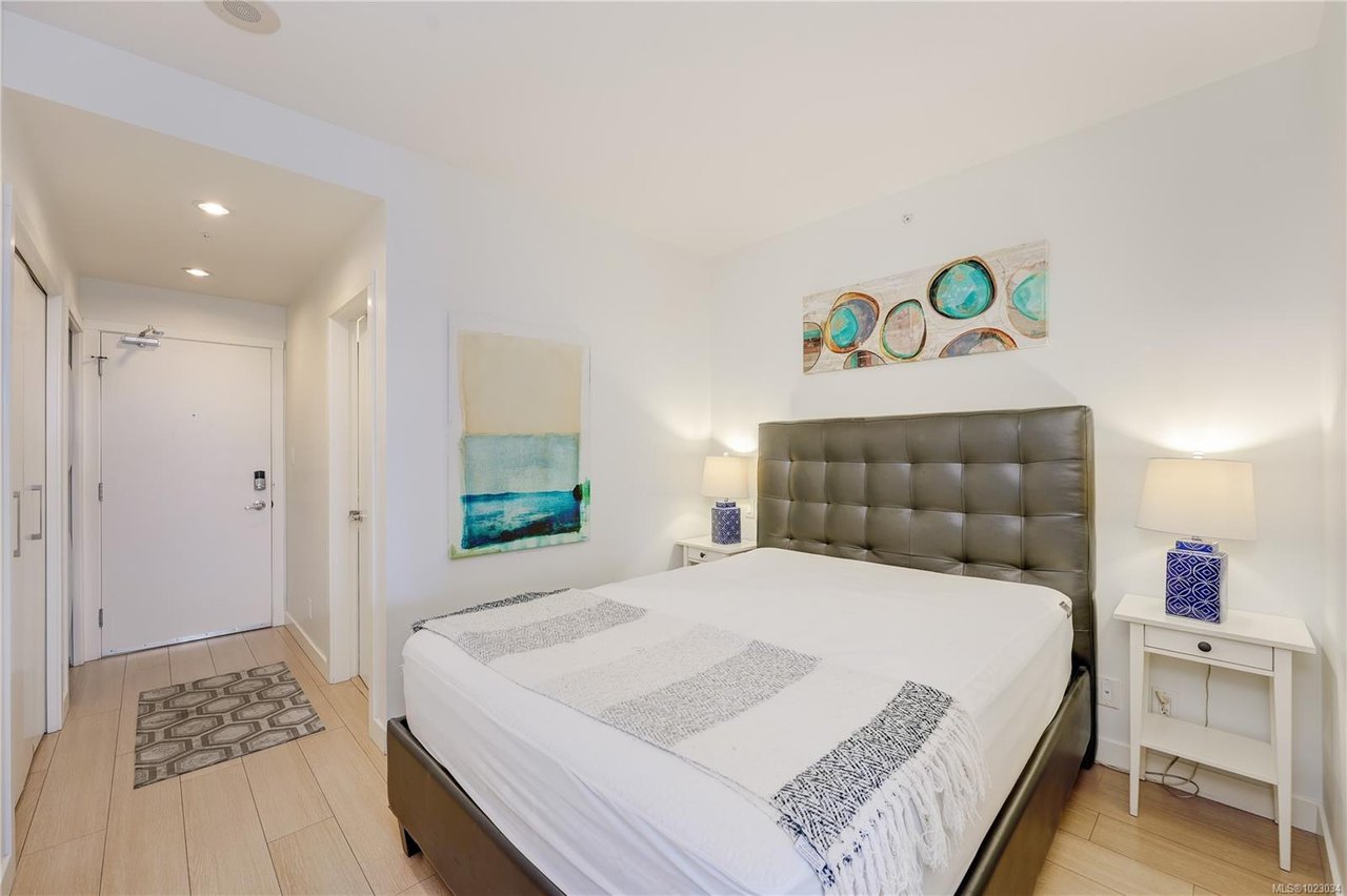 910-728 Yates St, Victoria