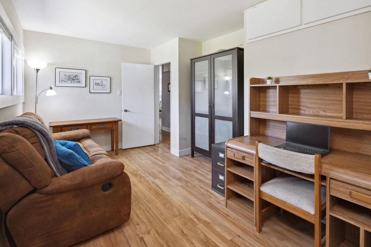 1384 Fernwood Cres