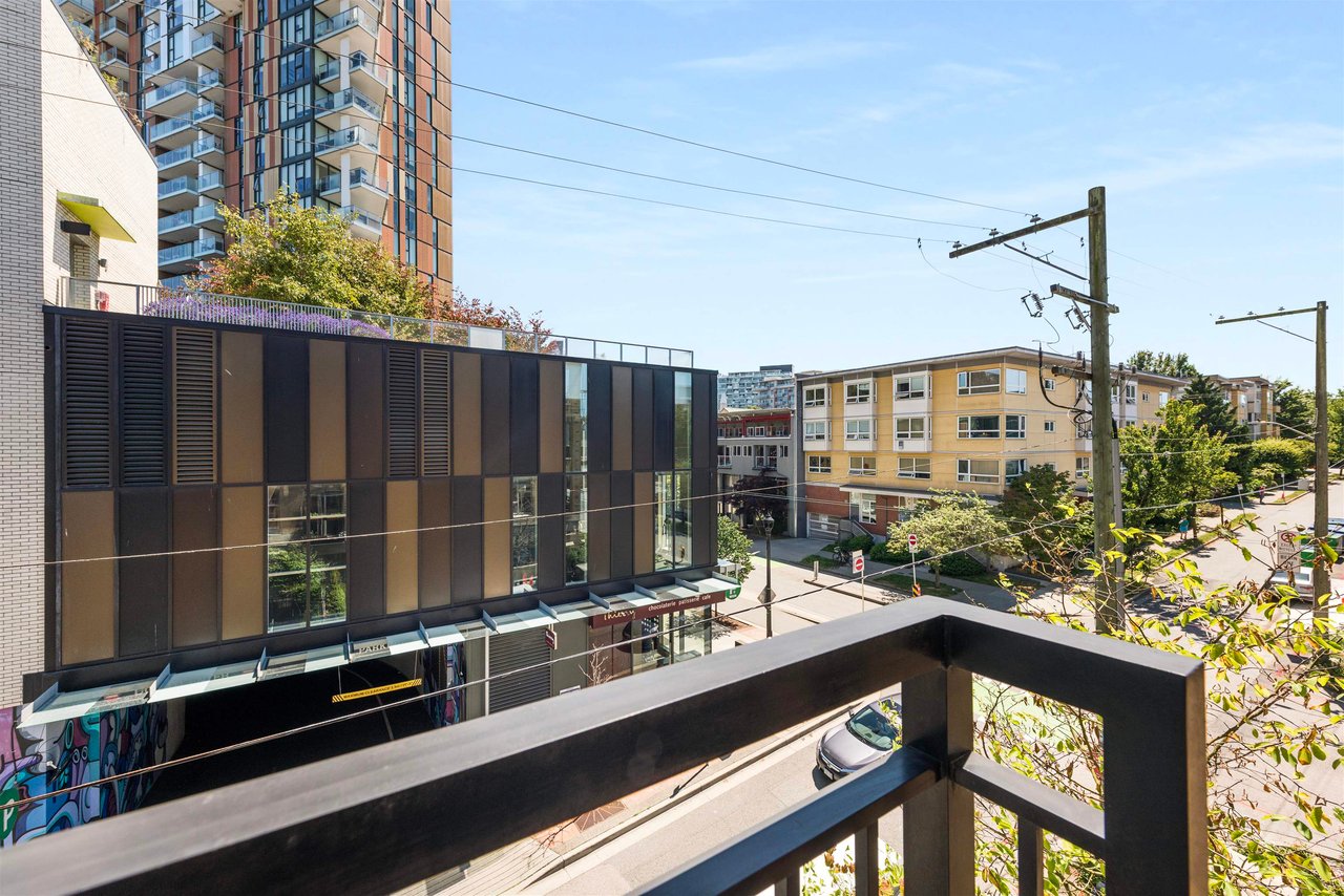 312-205 E 10th Ave