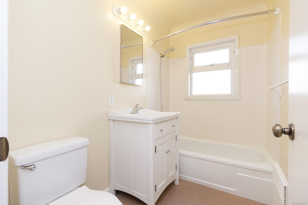 872 Old Esquimalt Rd