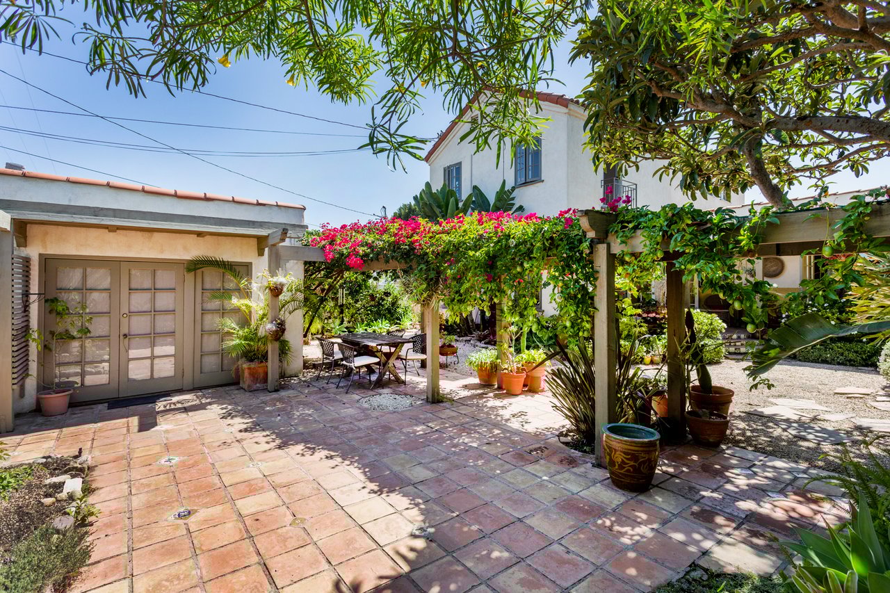 2245 Cloverfield Blvd