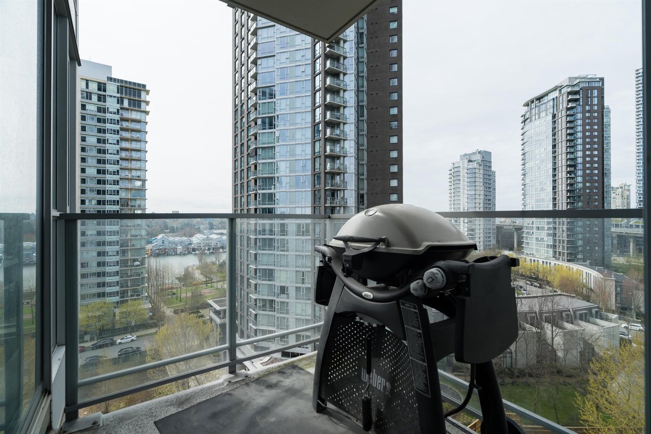 1203-1408 Strathmore Mews