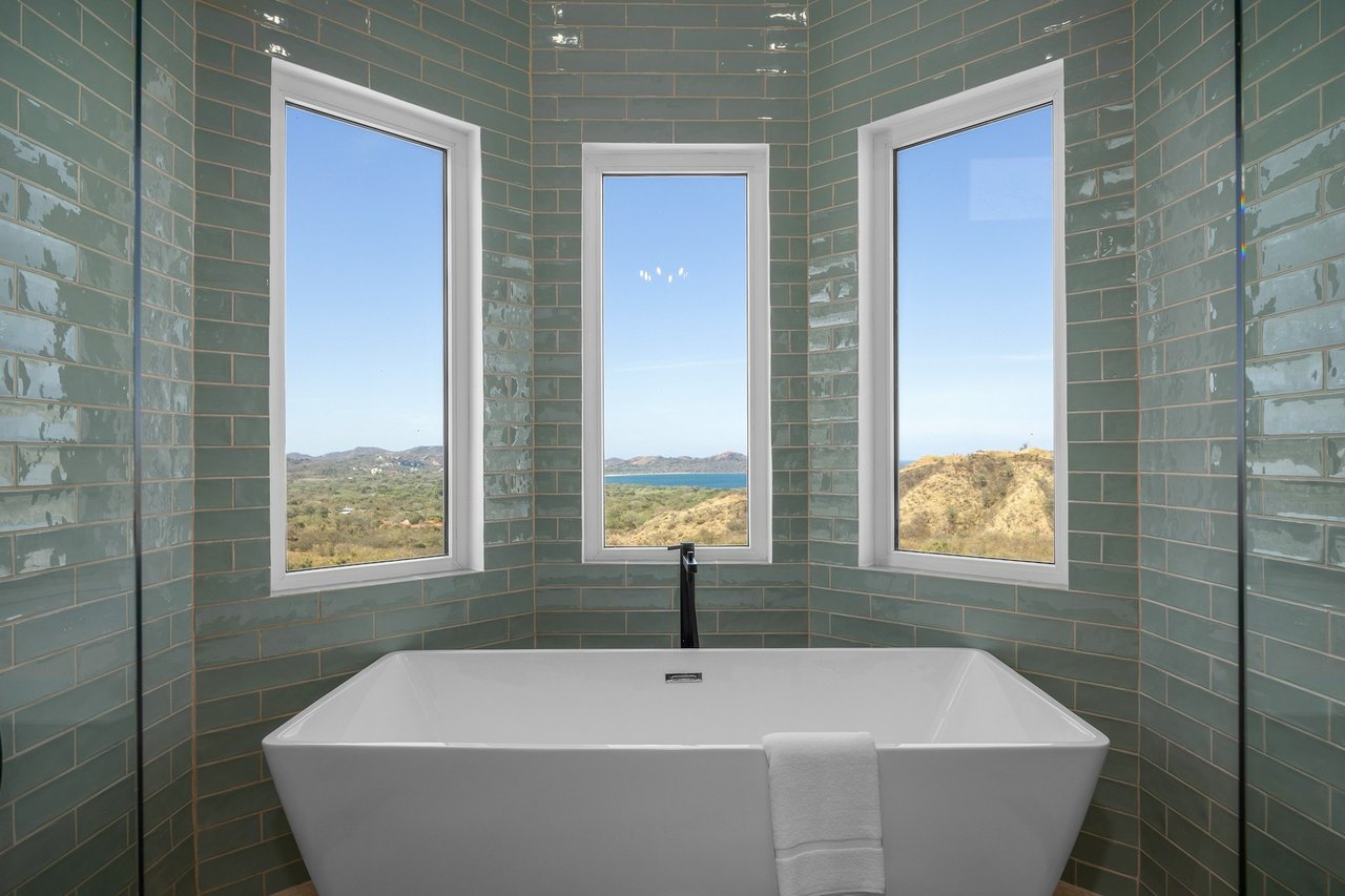 Renovated Tropical Ocean Estate, Flamingo, Guanacaste